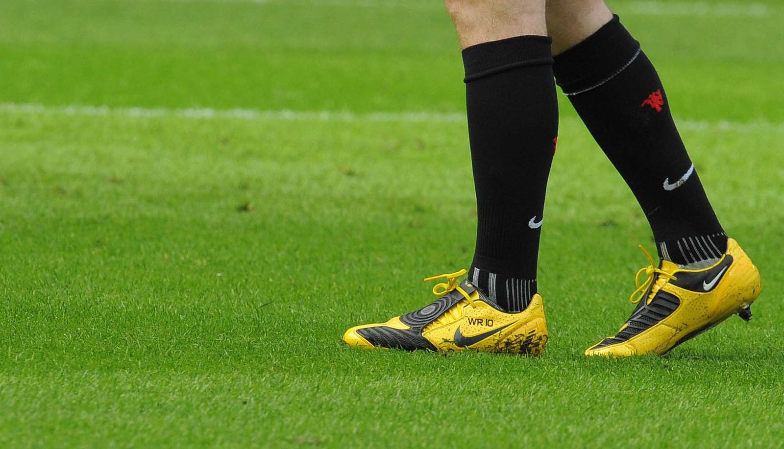Wayne Rooney's Football Boot Timeline - featured image