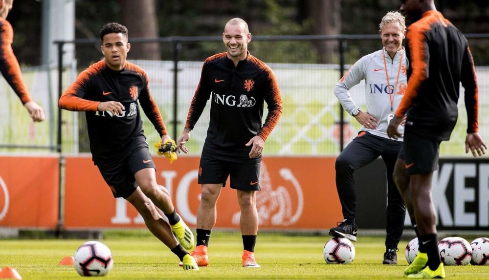 Wesley Sneijder To Wear Custom Hypervenom For Netherlands Farewell - featured image
