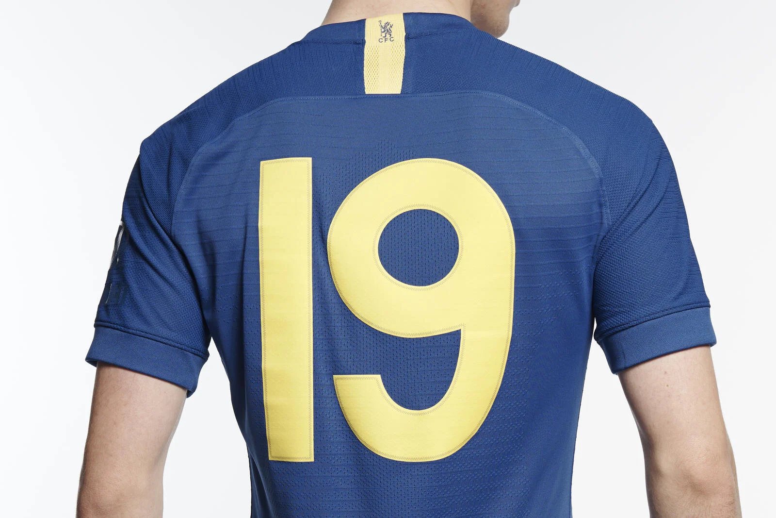 chelsea-football-clubs-50th-anniversary-kit-2_92777.jpg