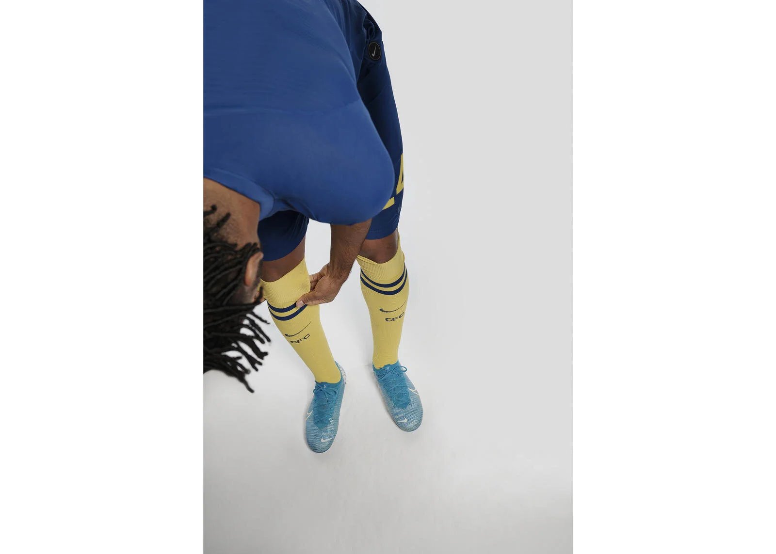chelsea-football-clubs-50th-anniversary-kit-6_92776.jpg