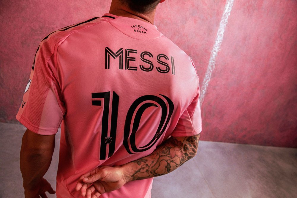 back-collar-name-number-messi-20250210-MLS-major-league-soccer-inter-miami-cf-2025-2026-home-primary-kit-shirt-jersey-pink-euforia.jpg