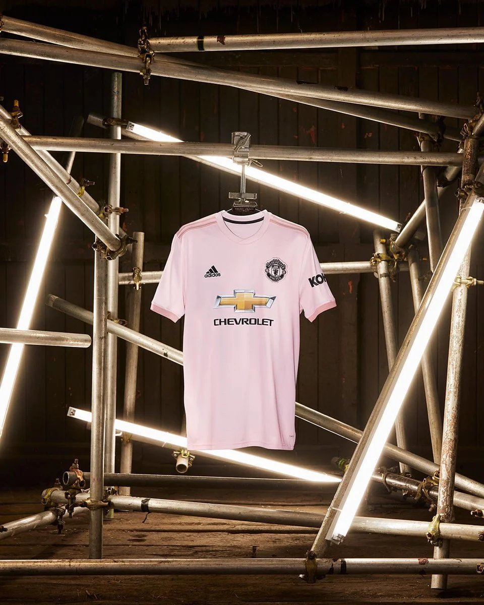 Manchester United Pink Kits - featured image