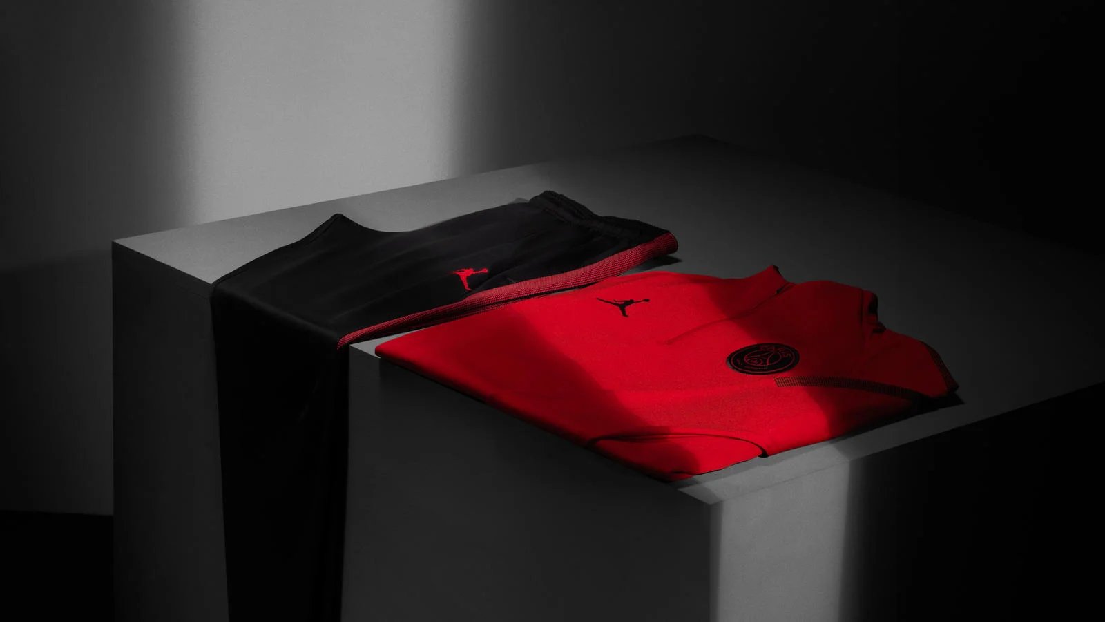 Jordan_Brand__Paris_Saint-Germain_as_its_First-Ever_Football_Club_Soccer_10_hd_1600.jpg