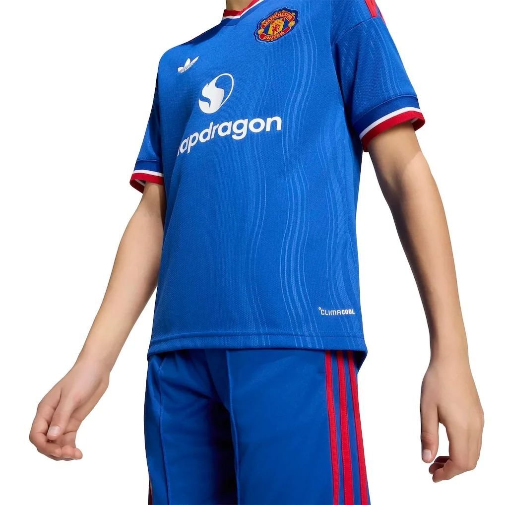 Manchester United Away Shirt 2026-27 - Kids soccer set, Includes jersey and shorts — view 3